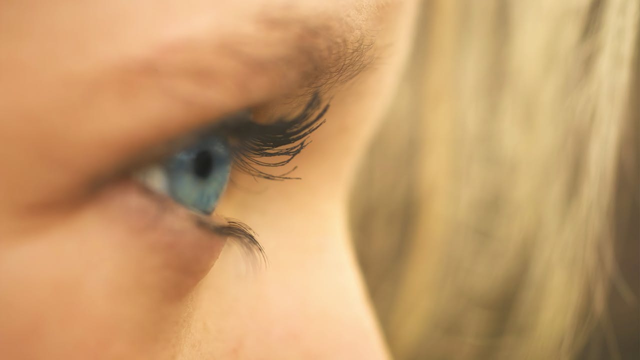 Od czego rosną rzęsy