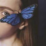 Jak usunąć klej z rzęs