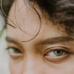 Jak przycinać sztuczne rzęsy