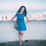 Jaka marynarka do niebieskiej sukienki