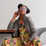 Jaka marynarka do sukienki w kwiaty