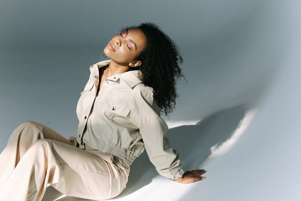 Jaka marynarka do beżowych spodni