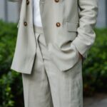 Jakie spodnie do białej marynarki