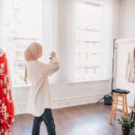 Jaka marynarka do czerwonej sukienki