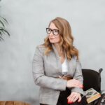 Jaki krawat do marynarki w kratę