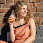 Komu pasuje kolor morelowy