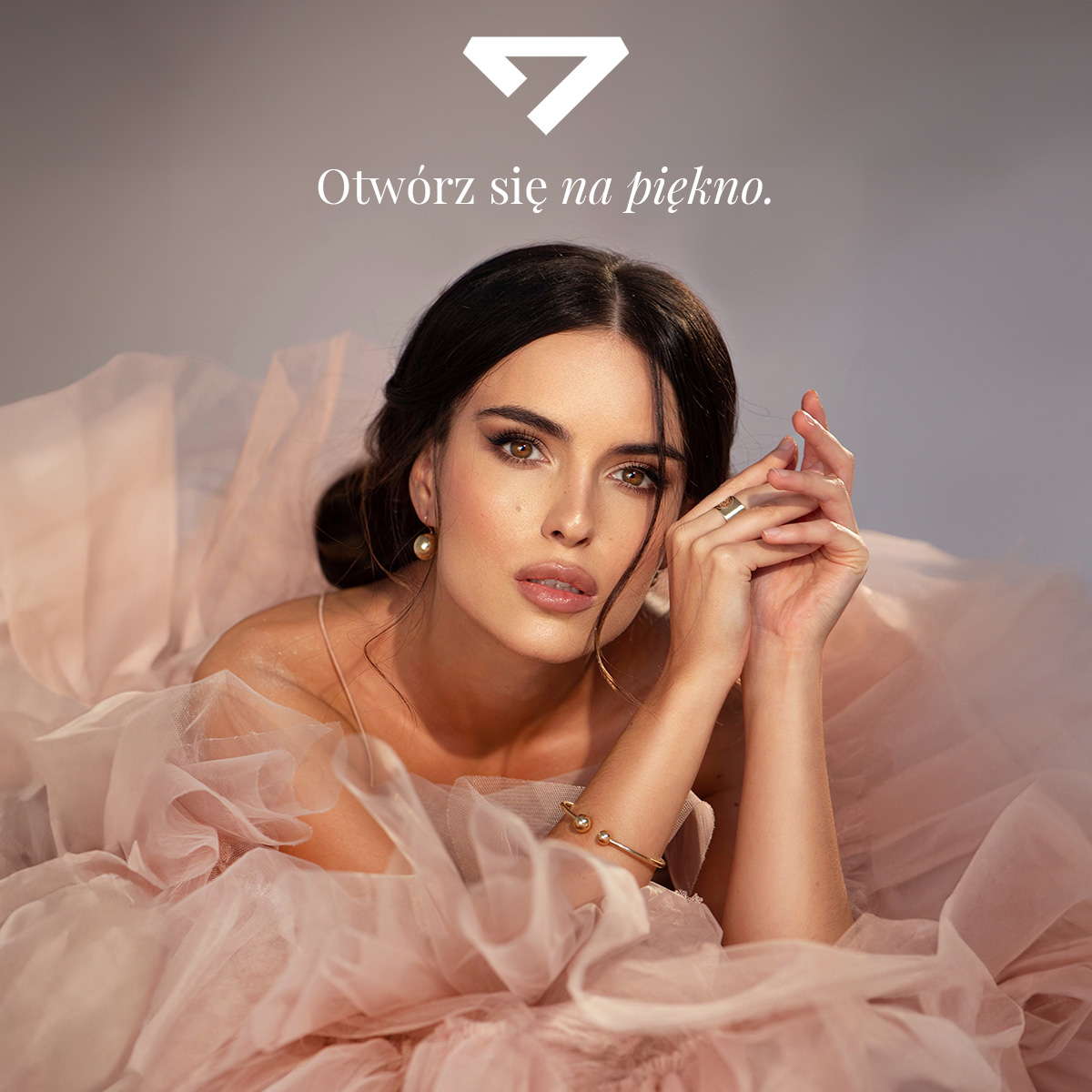 Eleganckie Upominki na Roczek od Sezamu: Srebrne Grzechotki i Łyżeczki