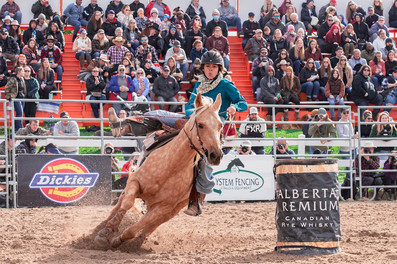 Jak się ubrać na wyścigi konne