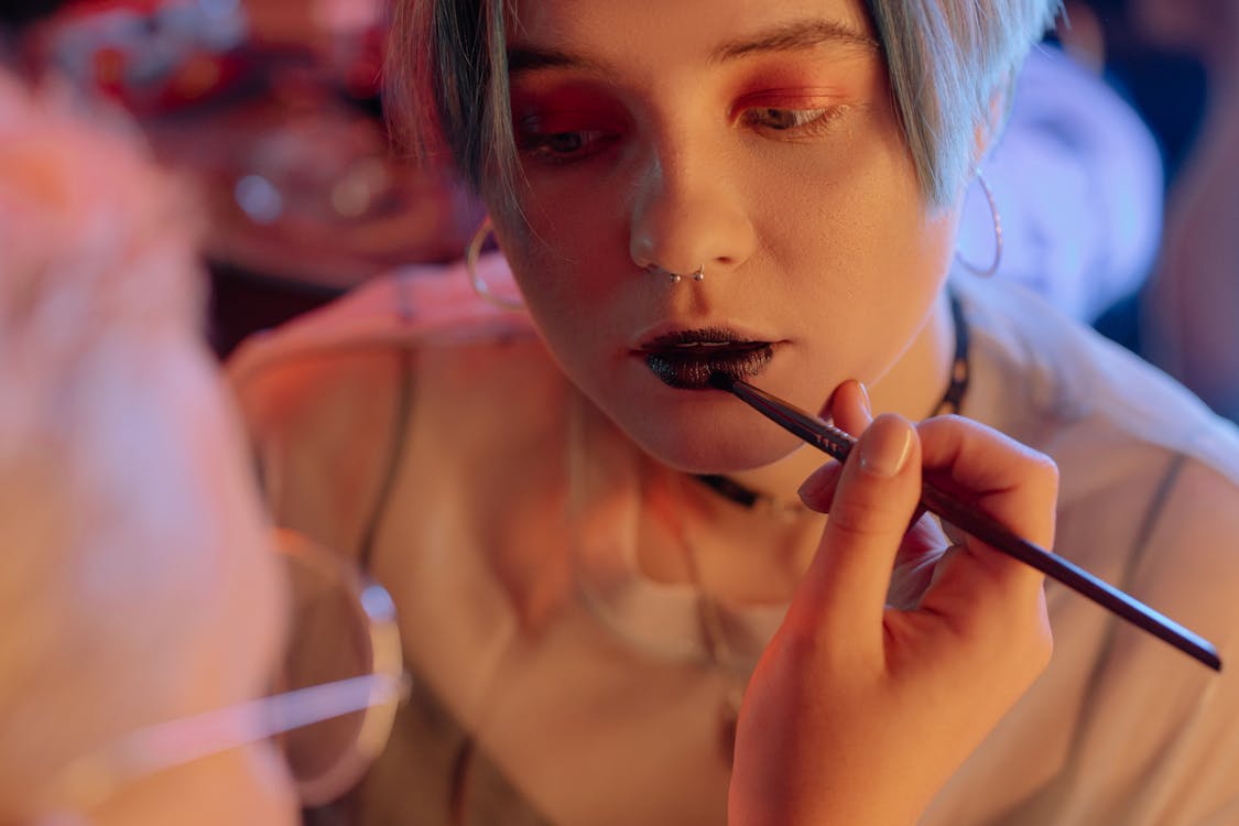 Nakładanie SPF pod makijaż