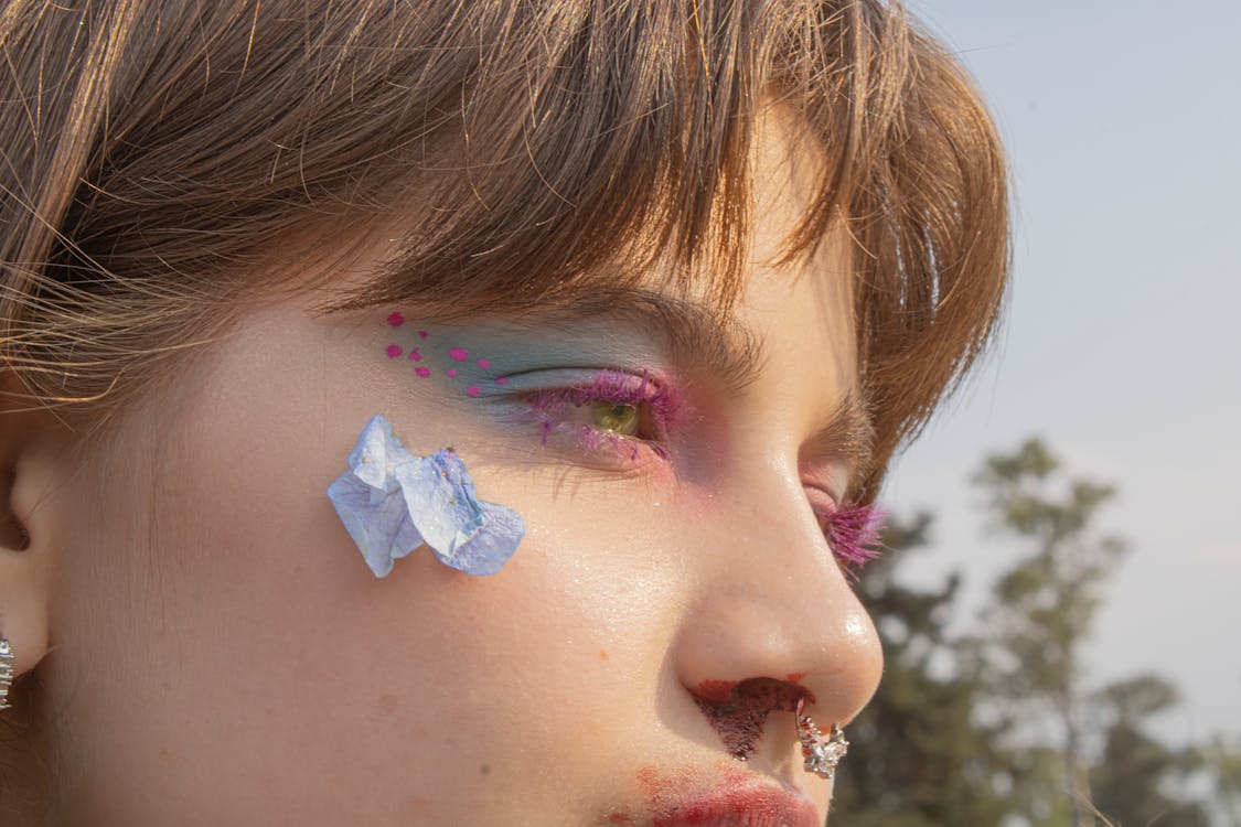 Jak nakładać SPF pod makijaż